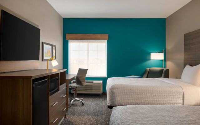 La Quinta Inn & Suites by Wyndham Shawnee
