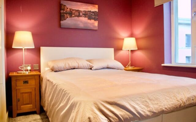2 Bedroom Apartment In Granton Area