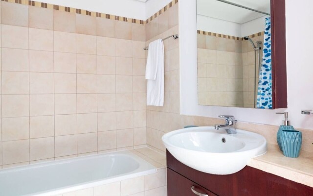 Visually Stunning 2BR in Dubai Marina - Sleeps 5!