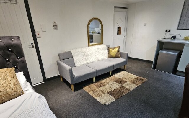 Beautiful En-suite Studio in Leeds -lower Floor