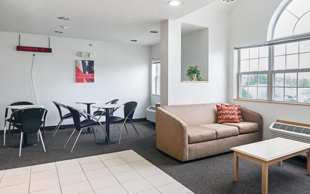 Motel 6 Sycamore, IL