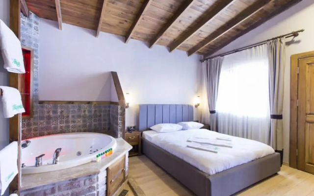 Luxurious Suits With Private Pool and Jacuzzi