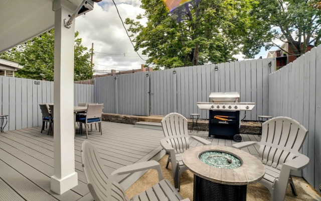 Walk to Walnut St: Pet-friendly Pittsburgh Home!