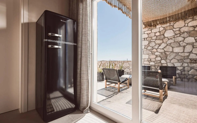 Serenity Suite Milos