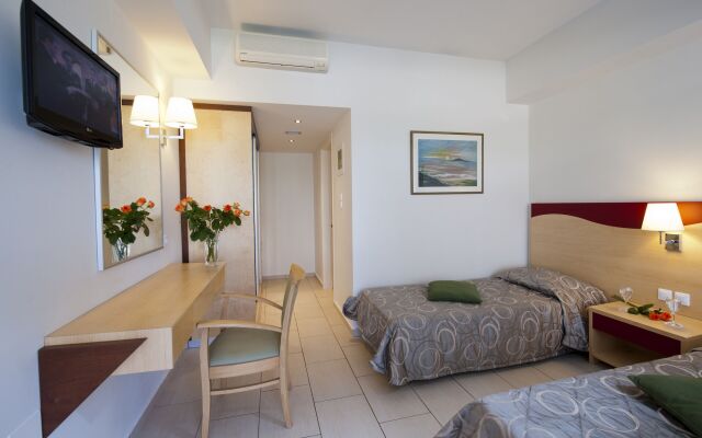 Grand Hotel Holiday Resort