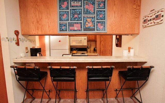 Discovery 4 Condominiums