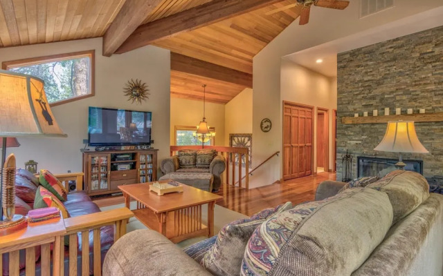 2 Tan Oak-Hot Tub-3BR/2BA