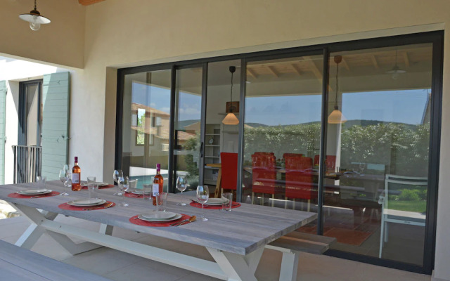 Wonderful Villa in Malaucène with Swimming Pool