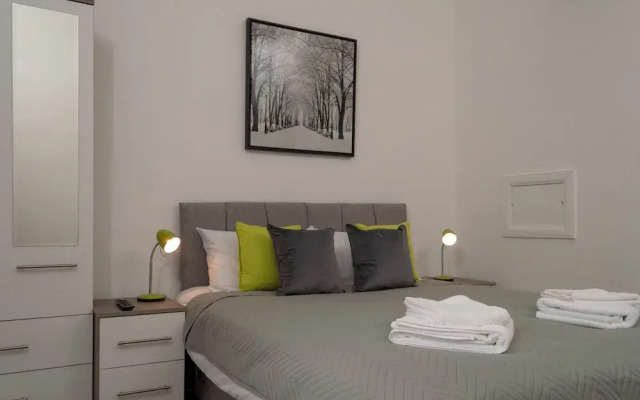 3-bedroom Apartment by Eden Project - Free Parking