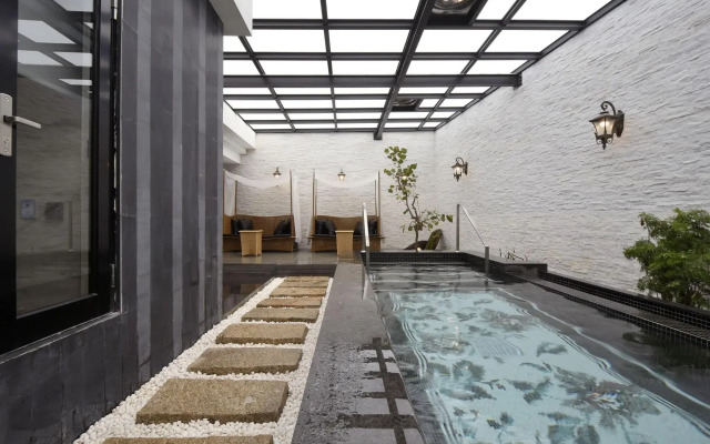 Uher Luxury Resort & Hotel