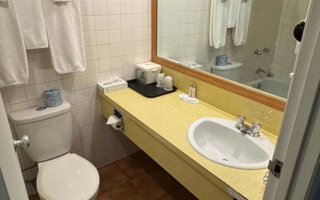 Travelodge By Wyndham Winnipeg Airport