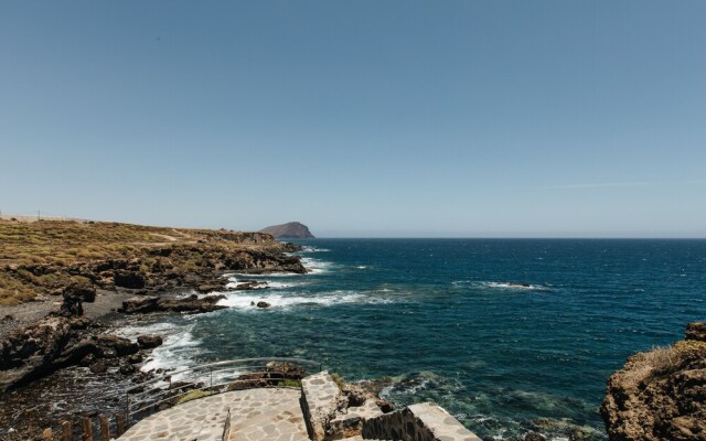 El Mirador: sea views from the shore