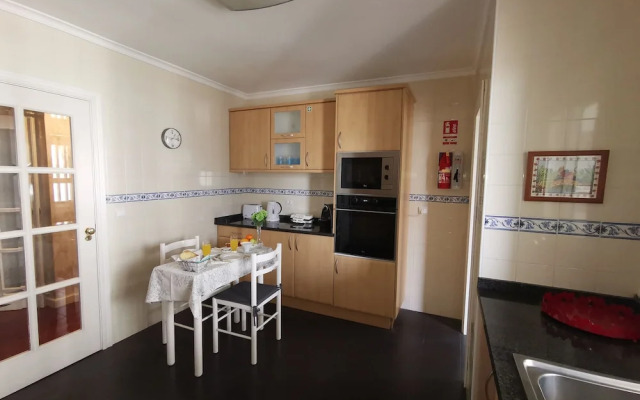 Seaside Escape - 3 Bedroom Apartment Sleeps 6