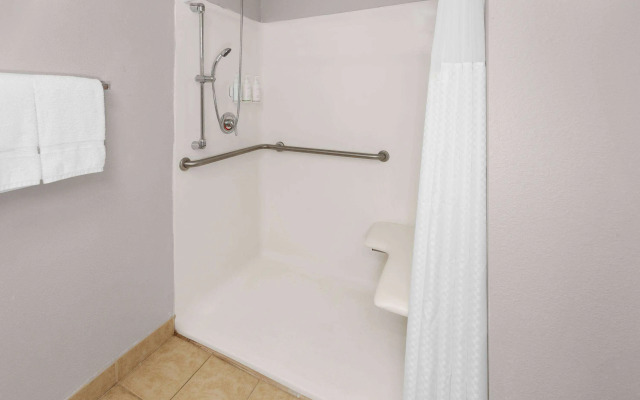 Days Inn by Wyndham Shelby