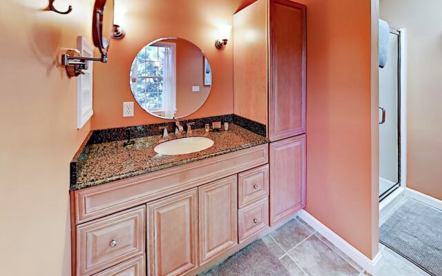 South Chatham Home by RedAwning