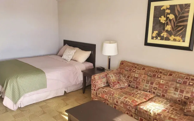 Shoreside Inn & Suites