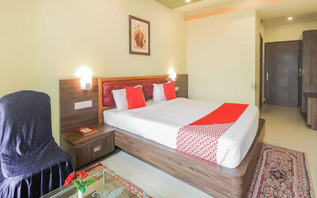 OYO 7583 Hotel Suraj Palace 1