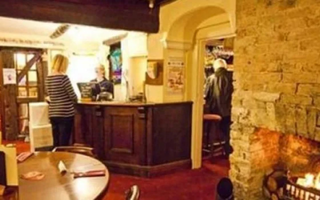 Crossways Inn