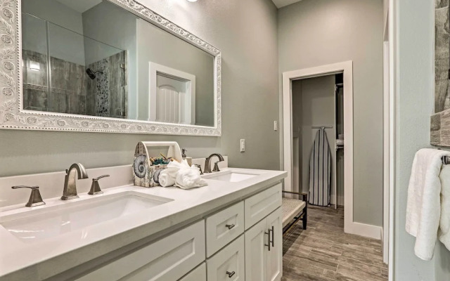 Villa Azul Galveston Home: Modern & Beachfront!
