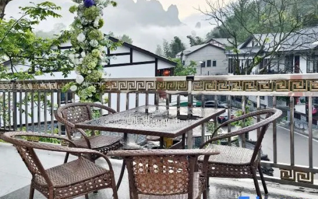 Zhangjiajie Yanqige Inn (Wulingyuan Branch) – Outside – Zhangjiajie