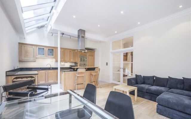 4BR mews home in the centre of exclusive South Kensington