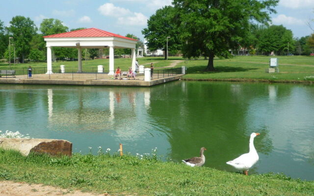 Little Rock Firehouse Hostel & Museum