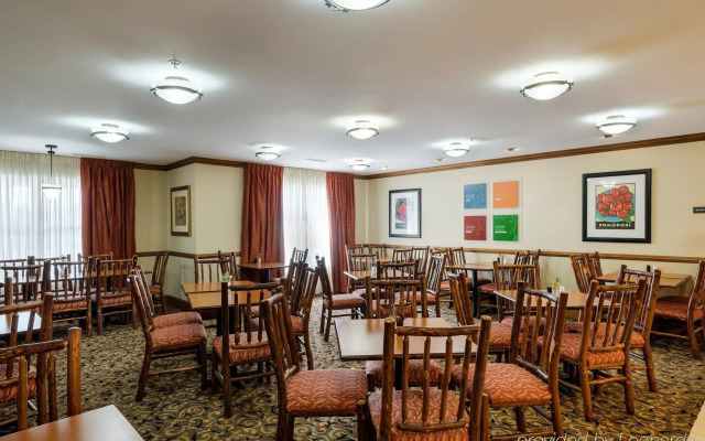 Comfort Inn & Suites Dover near Speedway