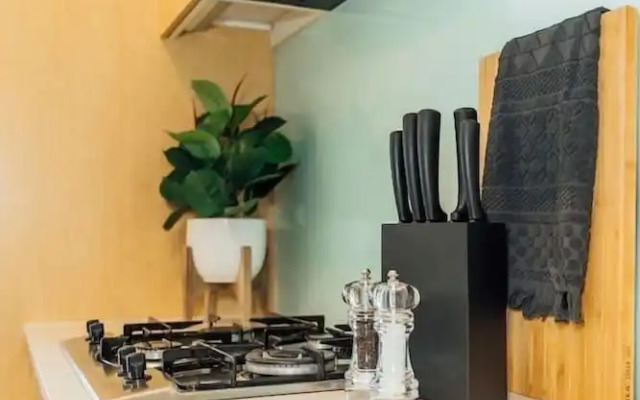 Paradiso on Bent - Netflix - Wifi - City life