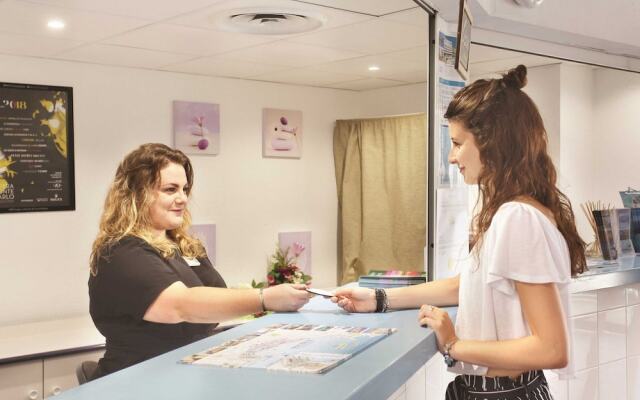 24m At 200m From Beach Residence With Pool