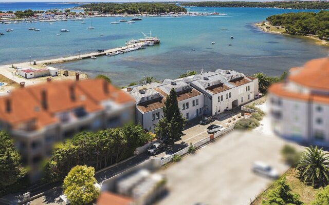 Cozy Studio Apartment Near the Sea