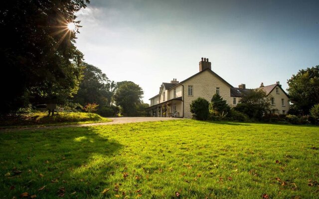 Plas Dinas Country House