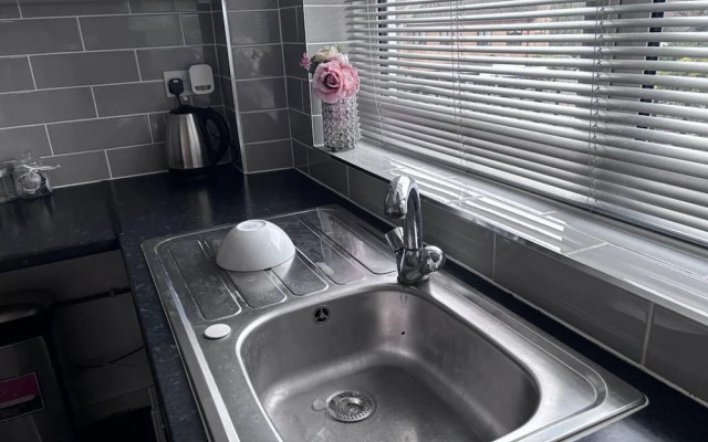 Spacious 2-bed Apartment in Hornchurch