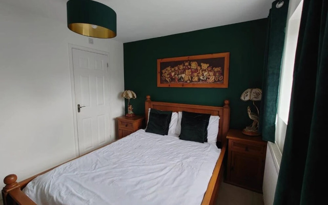 Lovely Rooms in a Quiet Place of Woking