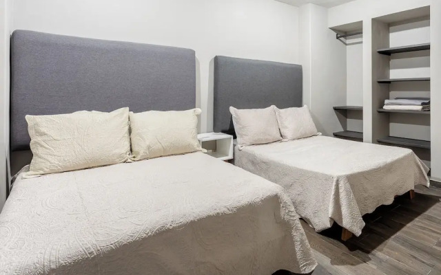 Modern Flat by Polanco Balcony Pet Friendly