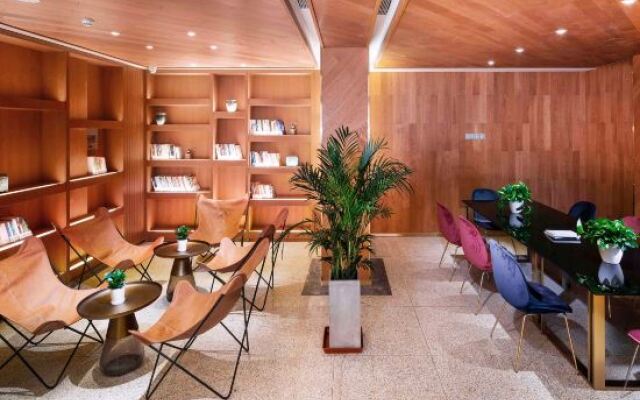 M28 Hotel