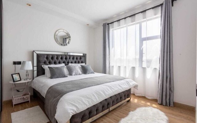 Stay.Plus Splash of Glam Lavington