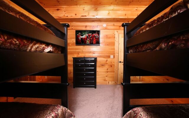Serenity Mountain Pool Lodge - Nine Bedroom Cabin
