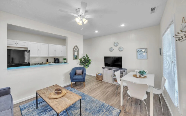 Cozy 2 Bedroom Getaway