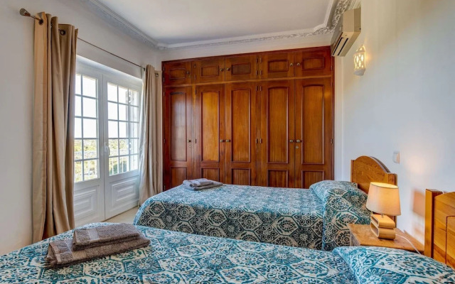 11 Marinha Two Bedroom Apt at Praia do Marinha