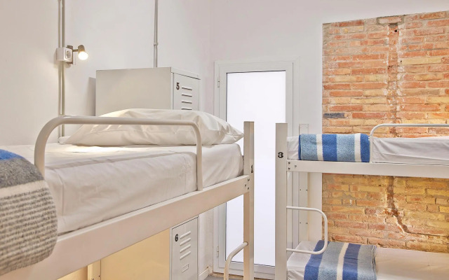 Hola Hostal Collblanc - Hostel