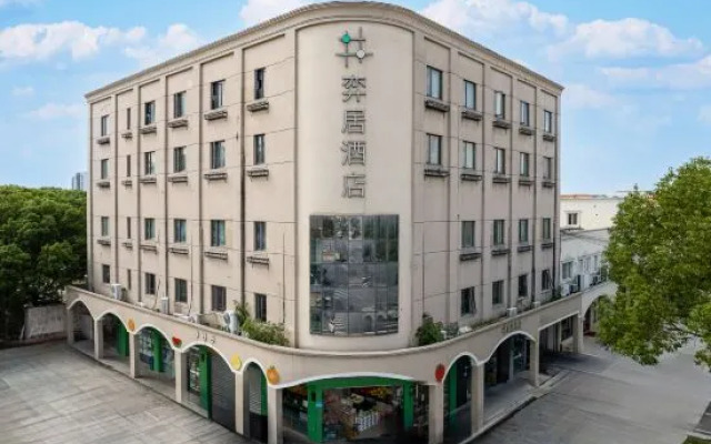 Shanghai Yiju Hotel (Baolong City Plaza)