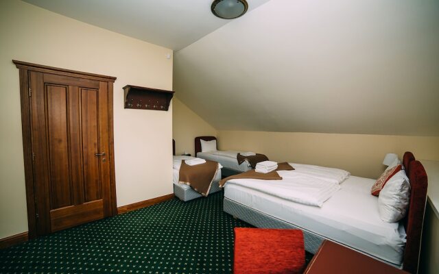 Бутик-отель и поместье Bistrampolis