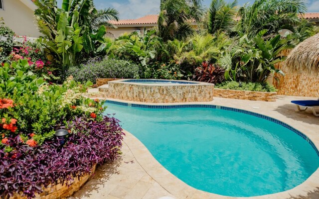 Wonderful 2-bedroom Apartment 2 km From Eagle Beach