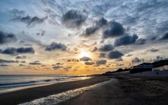 Wifi and Golden Beaches; Home