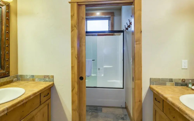 56540 Sunstone Loop