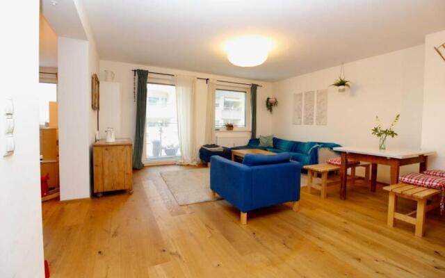 MODERN spacious, 2 BEDROOM, FREE PARKING