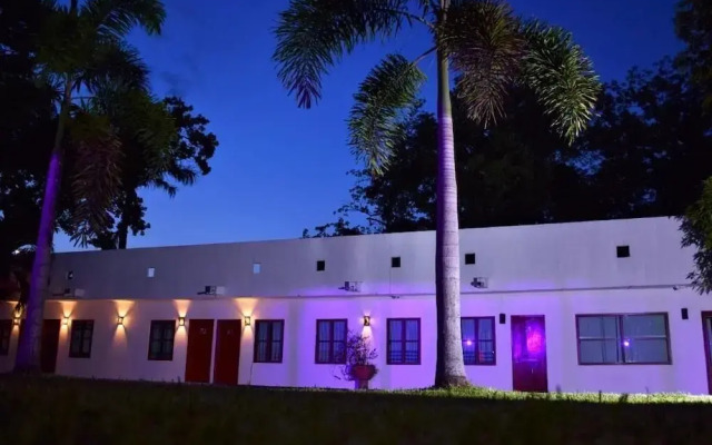 Hotel Villa Blanca Suites