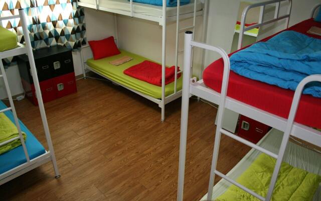 Zzzip Guest House - Hostel