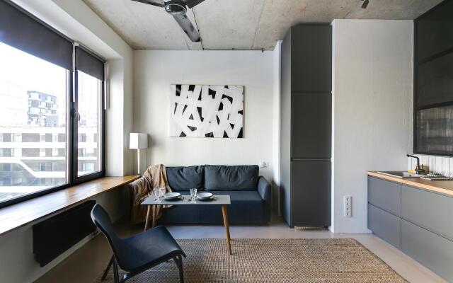Smart Host on Nevelsky passage