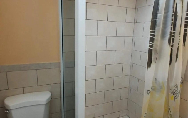 Lovely 2-bedroom apartment with shared jacuzzi & pool